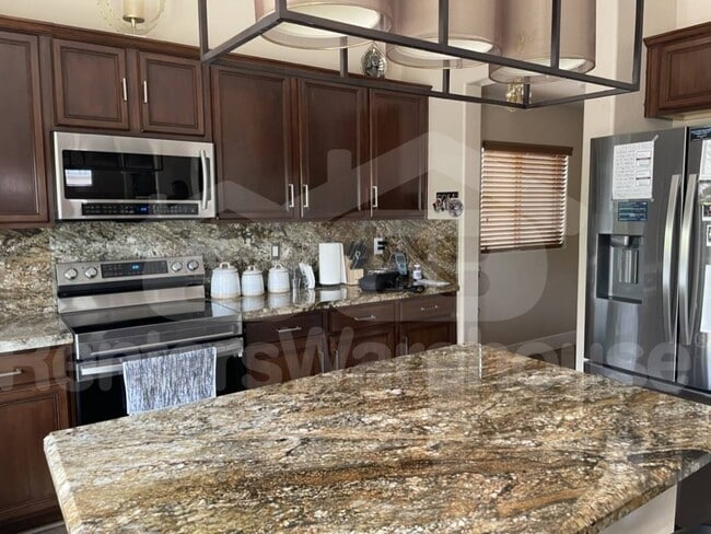 Building Photo - 2328 W Skinner Dr