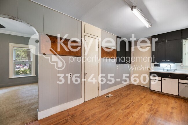 Building Photo - June is free!! Charming 1925 Farm House on 1/3 acre!