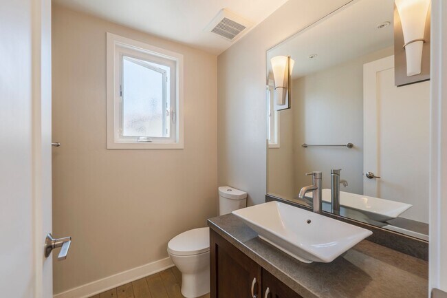 Building Photo - LUXURIOUS-CONTEMPORARY TOWNHOUSE W/ AMAZIN...