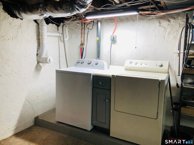 Building Photo - 16 Cowing Terrace