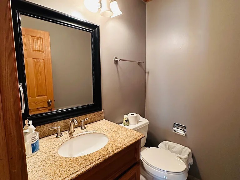 Half Bath (Main Floor) - 1617 Estate Cir