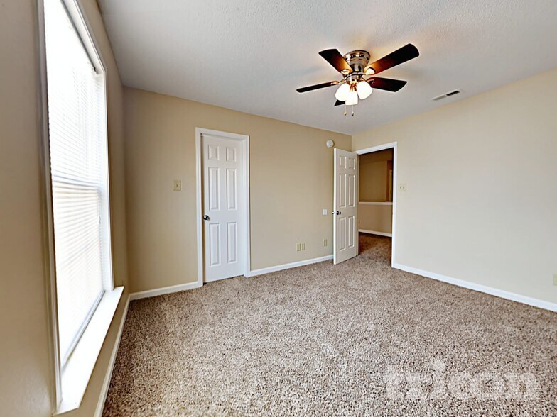 Building Photo - 10787 Emery Dr