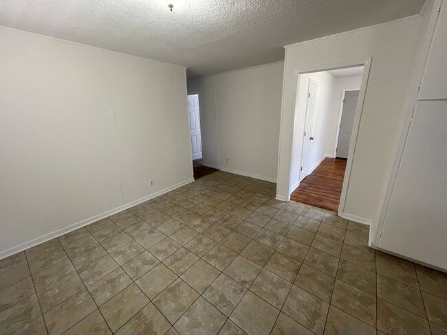 Building Photo - Freshly painted 3 bedroom 1.5 bath house with very large yard!  Pet Friendly!