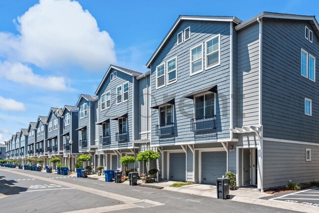 Building Photo - 722 Kingsford Way