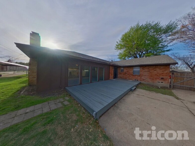 Building Photo - 1316 Lexington Dr