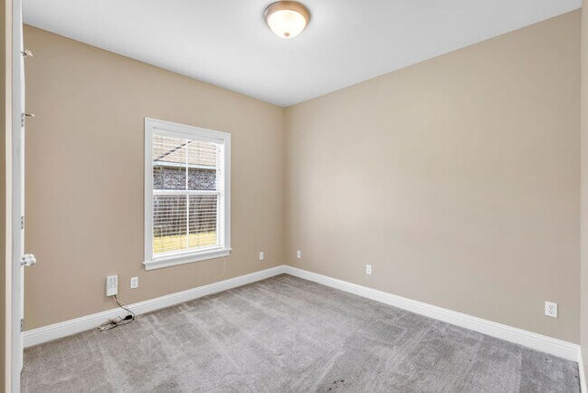 Building Photo - 13727 Foxhill Drive