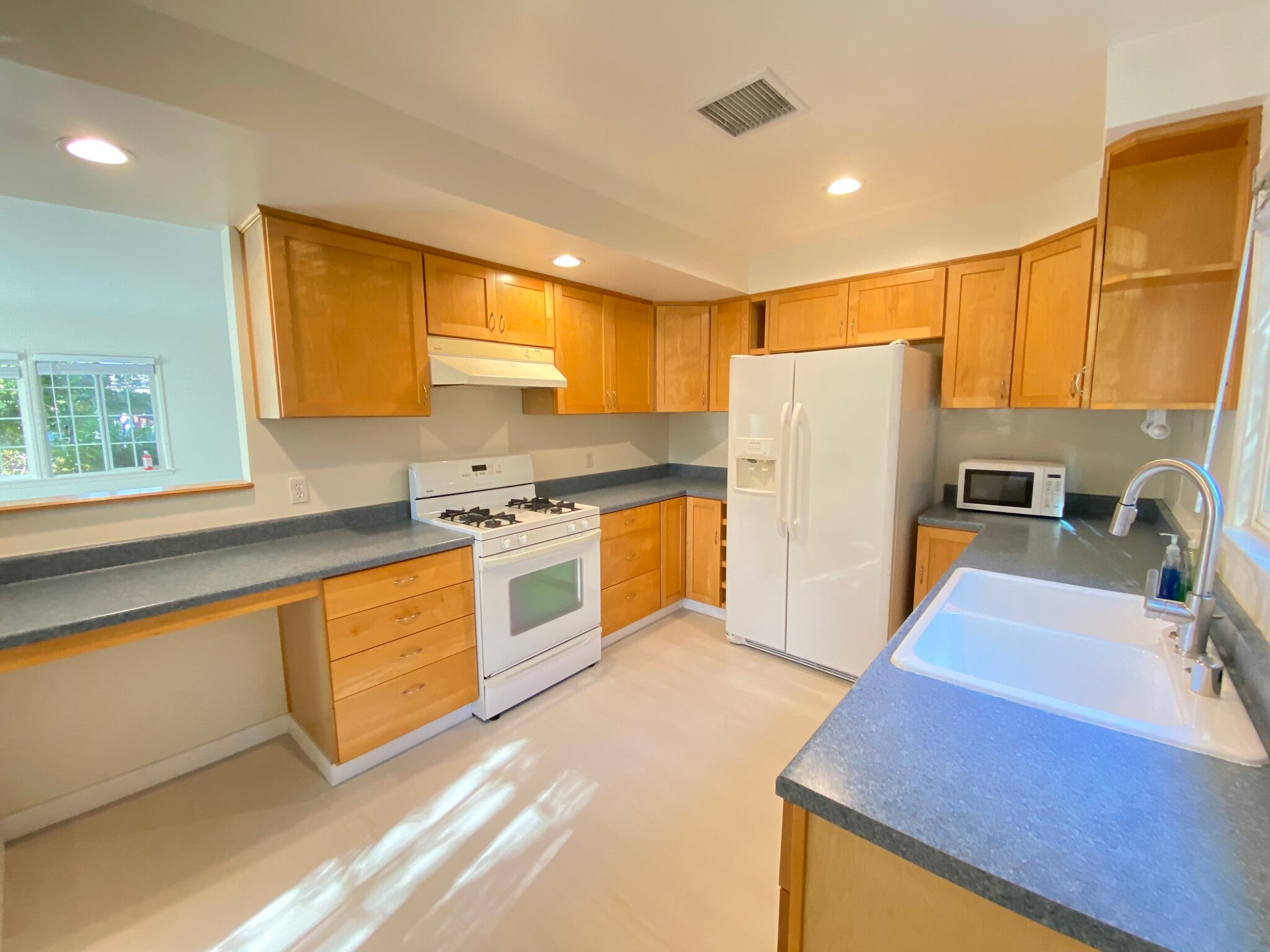 Building Photo - 5460 Kester Ave