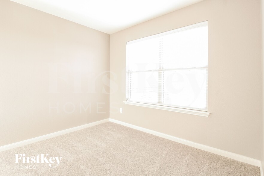 Building Photo - 5401 Zara Dr