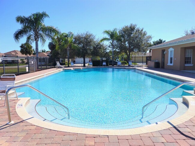 Building Photo - Annual Rental - Lovely 3 Bedroom 2 Bathroo...