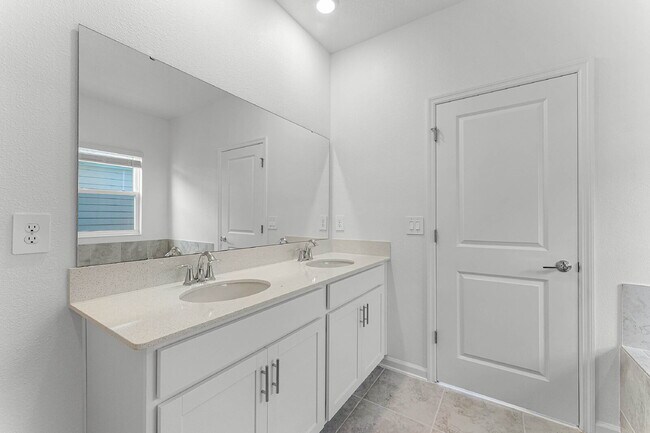 Building Photo - Available on July 10! Solar panel Spacious 3 bedroom house with all appliances included.