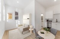 Building Photo - 306 Varick St