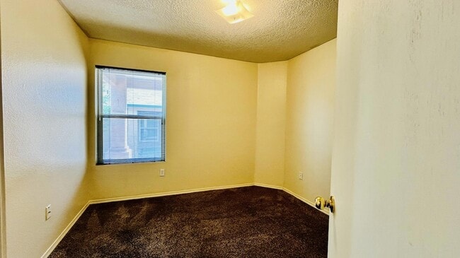 Building Photo - 5600 Mesa Ridge Rd NW