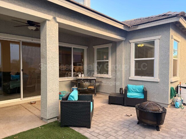 Building Photo - 21045 W Sunrise Ln