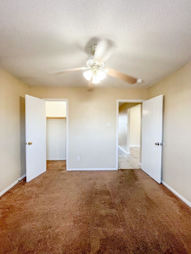 Building Photo - Available NOW!!!! Beautiful 4 bedroom, 2 bath, 2 car garage home with a privacy fenced yard and c...