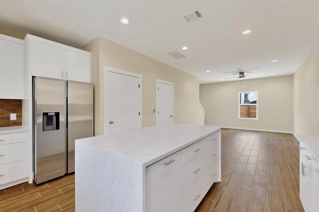Building Photo - 6909 Wentworth Dr