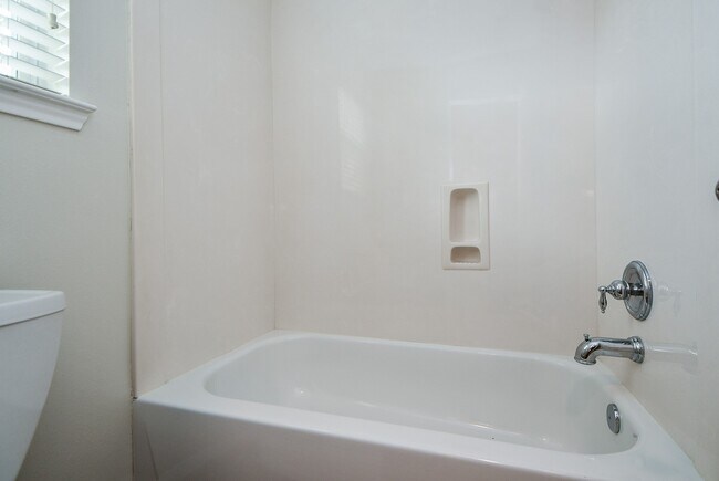 Building Photo - 1115 Eden Park Ln