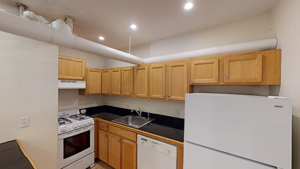 Building Photo - 251 Kelton St