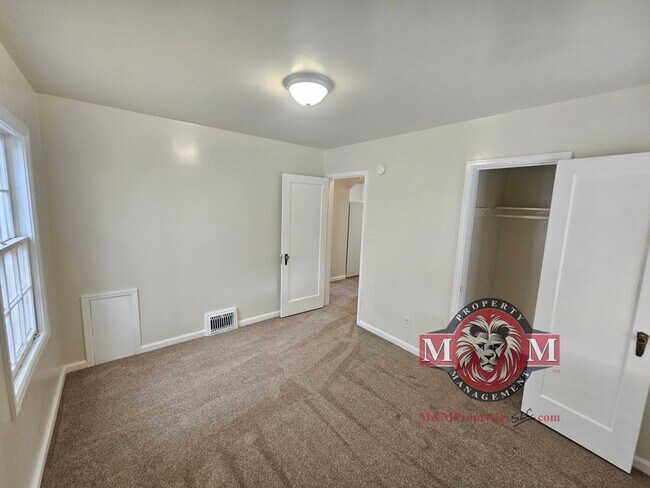 Building Photo - Remodeled 2 Bd 1.5 Ba Home in Sandy