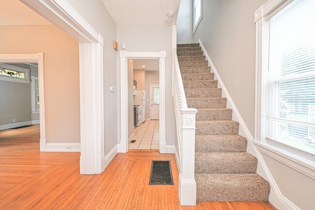 Building Photo - 4221 Bell St