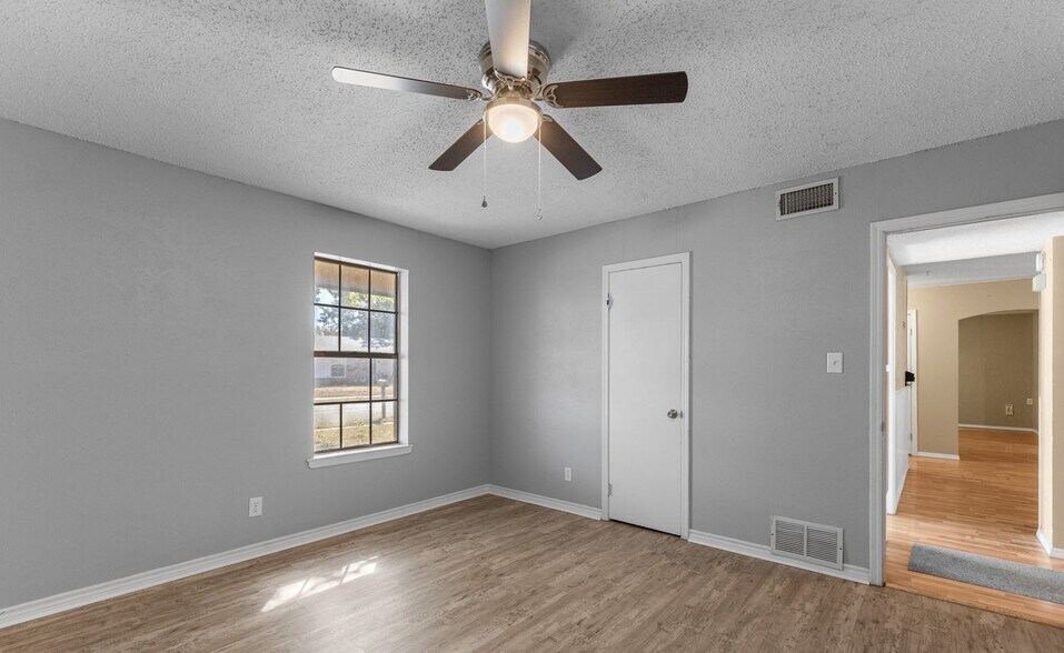 Building Photo - 216 Dirks Dr