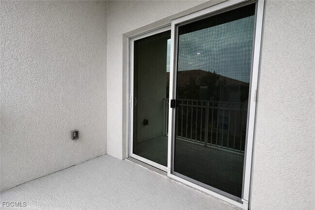 Building Photo - 3313 SW 8th Pl