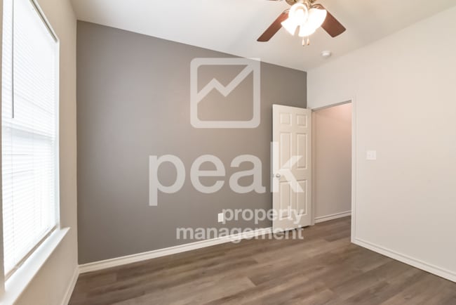 Building Photo - $1375! 2Bed/1.5bath Duplex Available for Rent! Apply today and save $150!