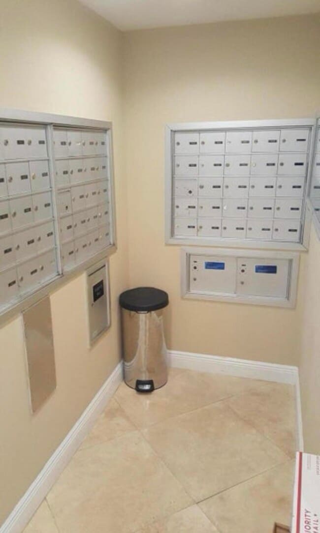 Building Photo - 50 SW 3rd Ave