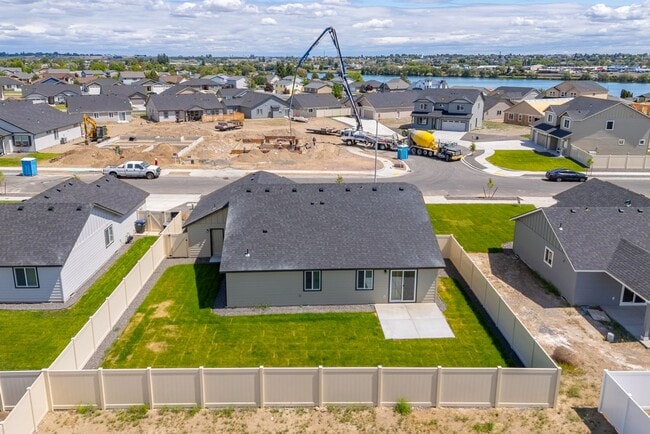 Building Photo - Charming 3 Bedroom Home
