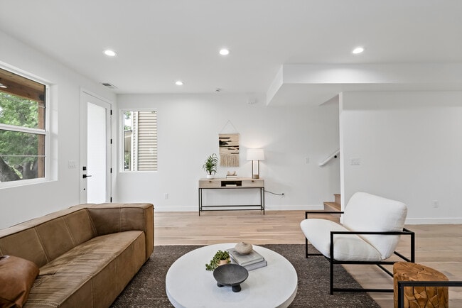 Building Photo - 1419 Benton St