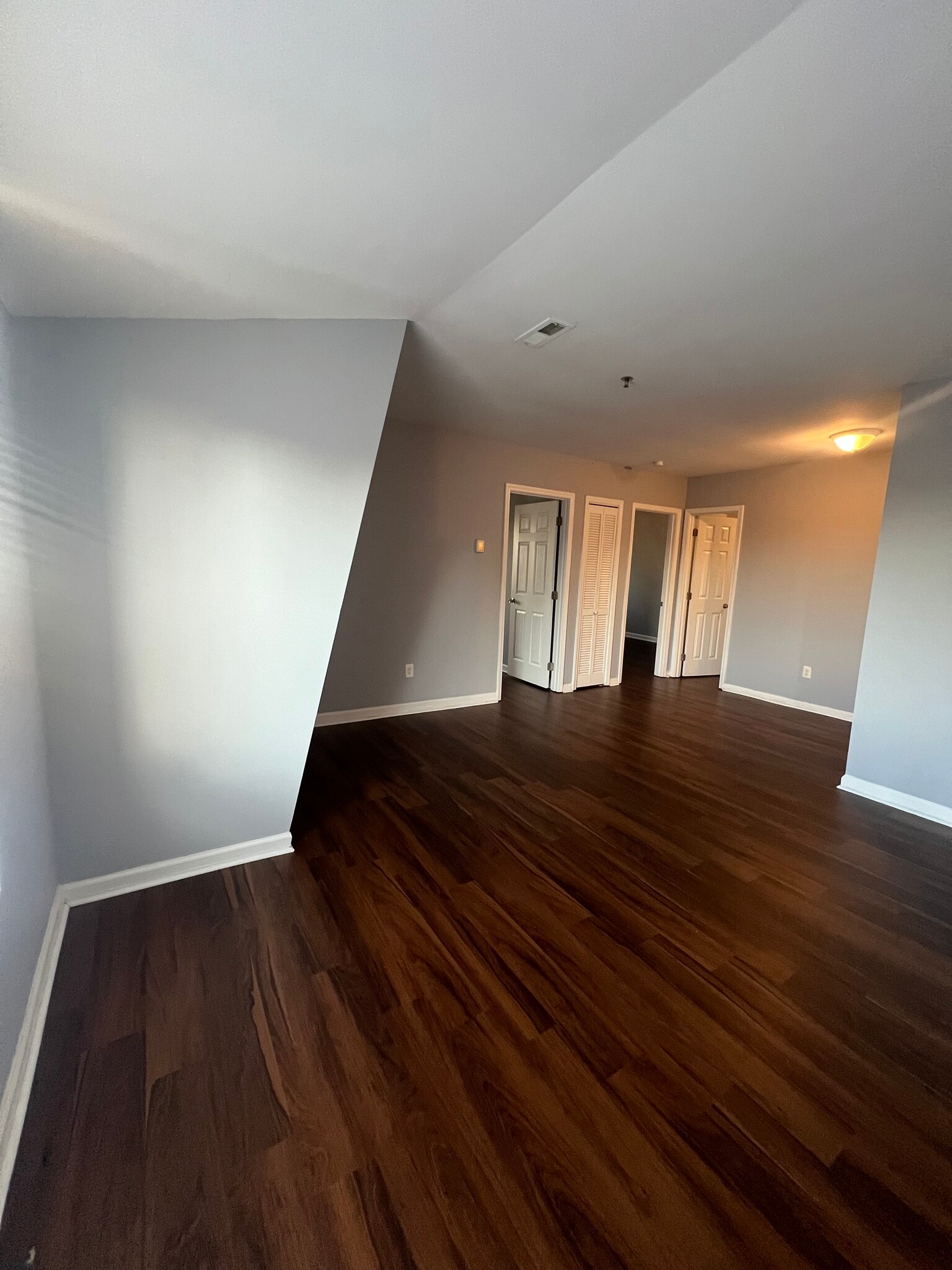 Building Photo - 517 W Market St