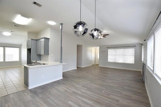 Building Photo - 2910 Walnut Springs Dr