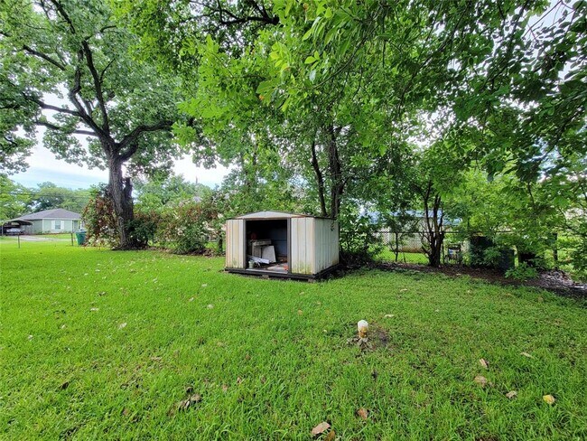 Building Photo - 2306 Downey Dr