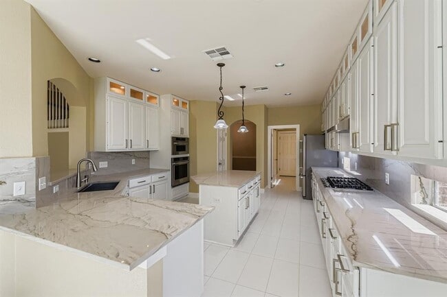 Building Photo - 1028 Horseback Hollow