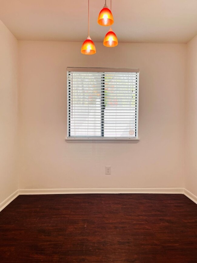 Building Photo - 2BR Townhome in N Raleigh