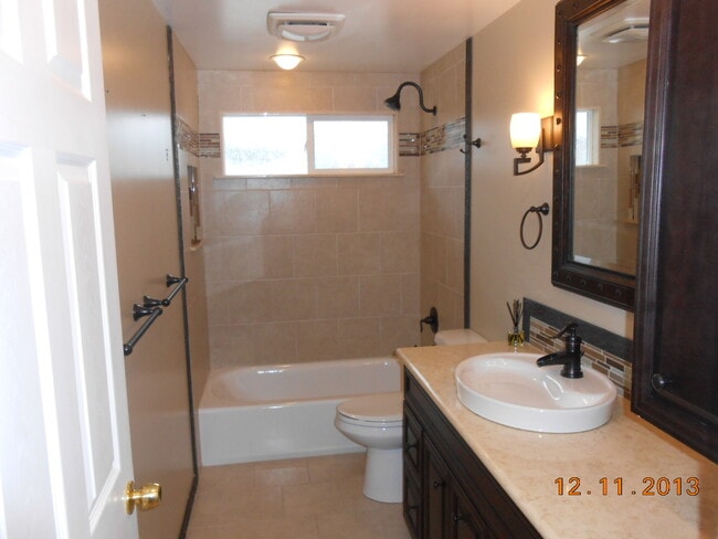 Building Photo - Beautiful 4 Bed 2 Bath Rambler Near Microsoft