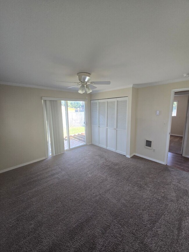 Building Photo - 1448 SW Canyon Dr