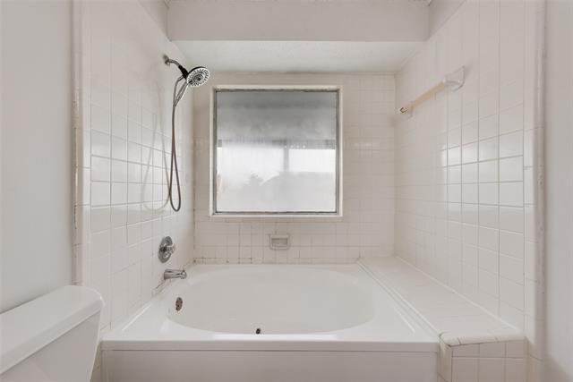 Building Photo - 1317 Lakeshore Dr