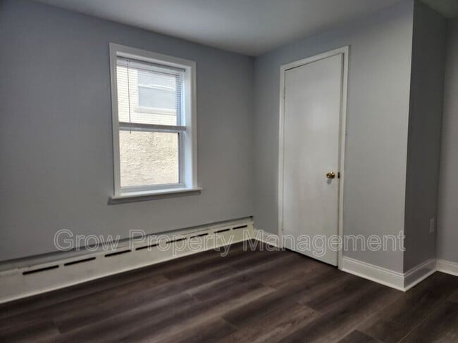 Building Photo - 1344 S 9th St