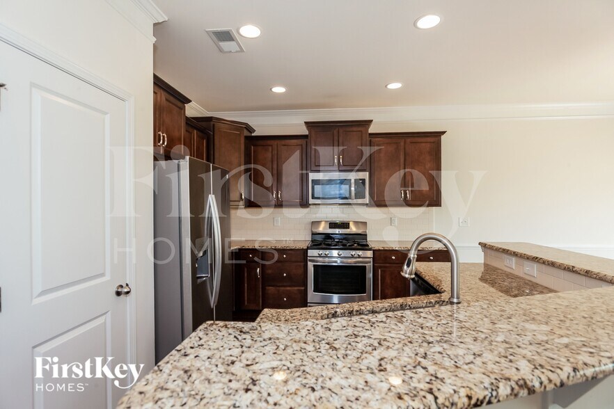 Building Photo - 104 Rock Hopper Ln