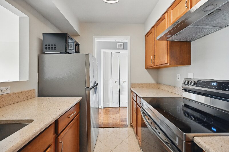 Building Photo - 2501 Calvert St NW