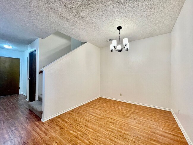 Building Photo - 1303 Conway Dr