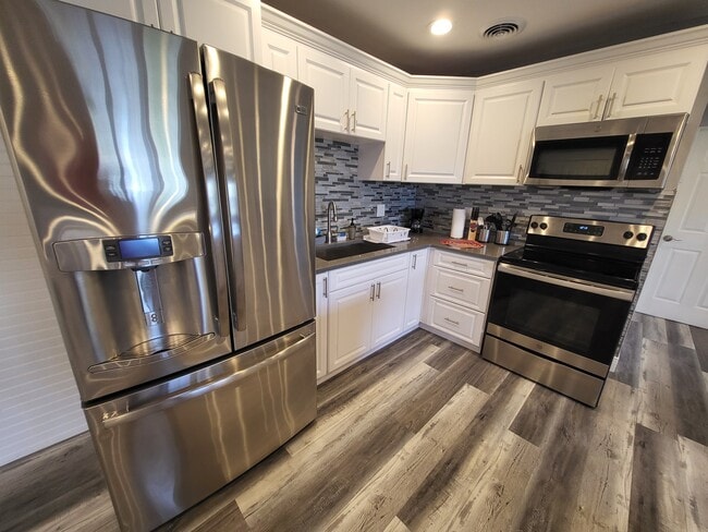 Building Photo - Lime Way