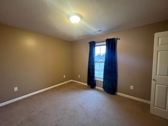 Building Photo - Beautiful 2 Bedroom 2.5 Bath Condo With Lo...