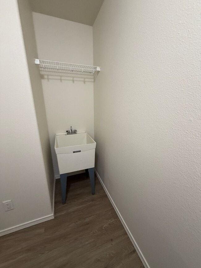 Building Photo - 3 bed 3.5 bath Townhome available on Rd 68!