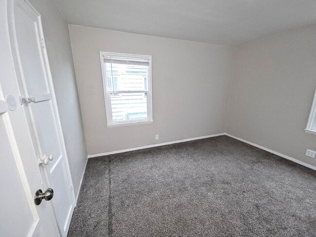 Building Photo - 5617 E Parkwater Ave