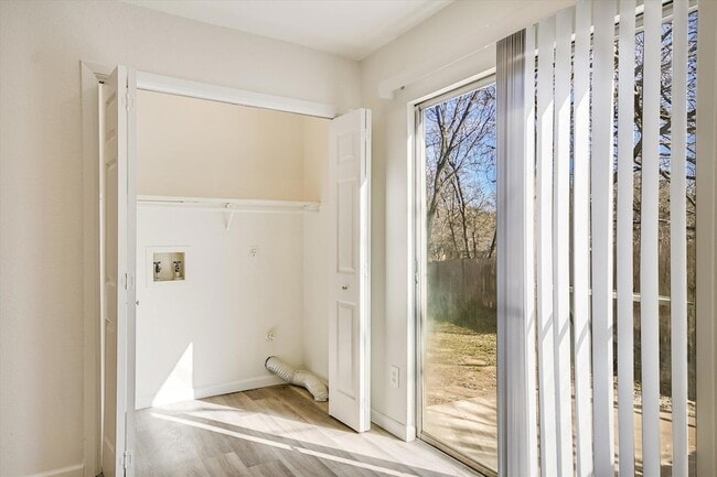 Building Photo - 1402 Waterloo Tr