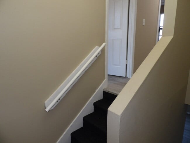 Building Photo - 217 Landings Dr