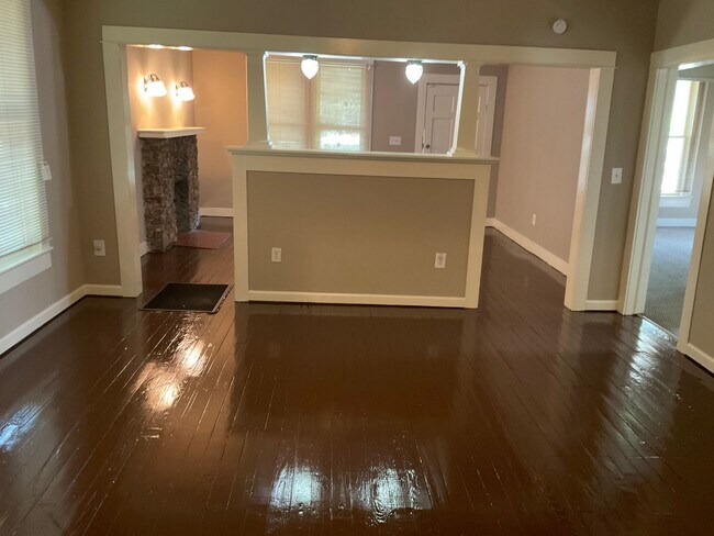 Building Photo - 125 20th Ave NE