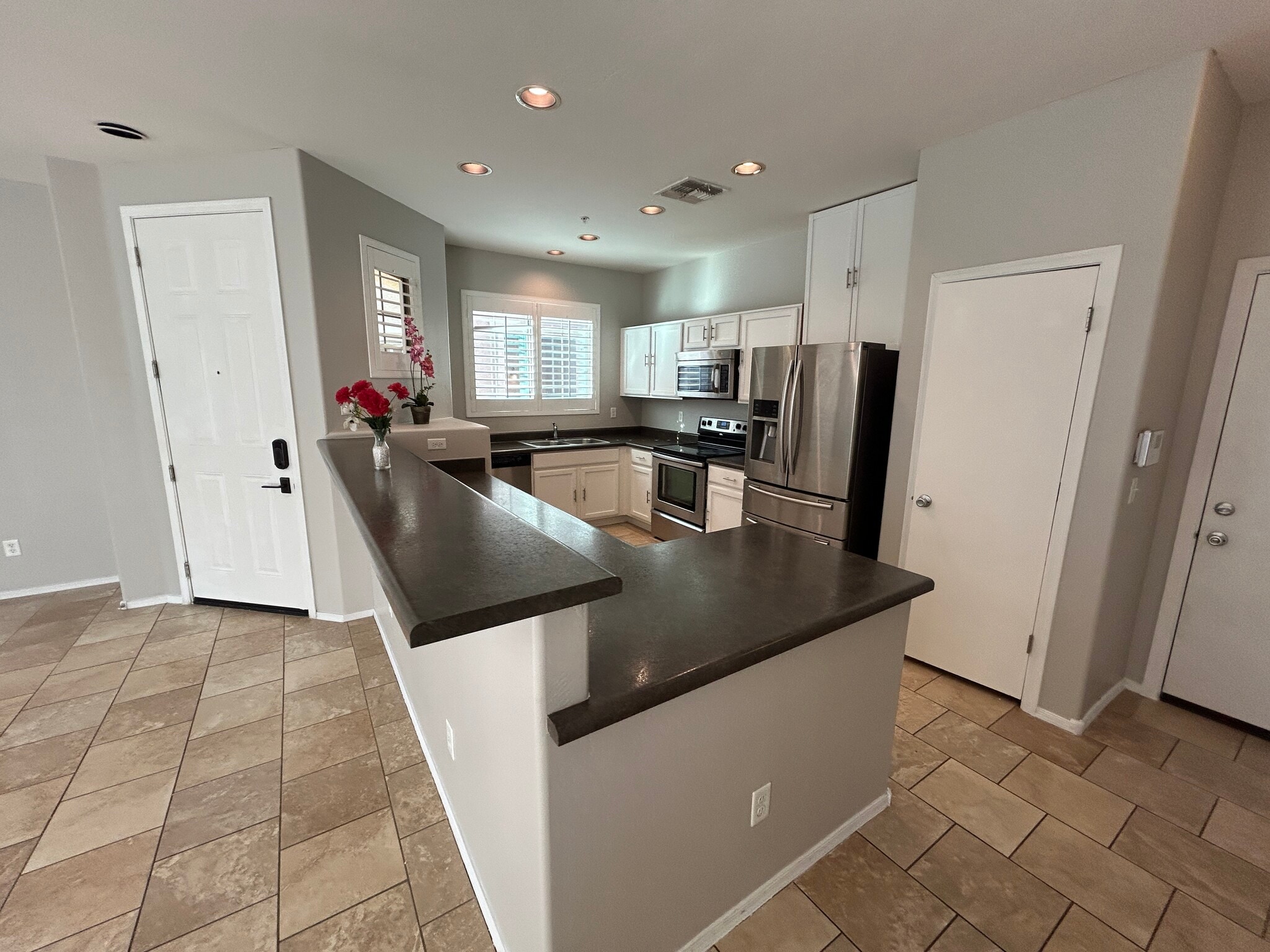 Building Photo - 8111 W Lynwood St