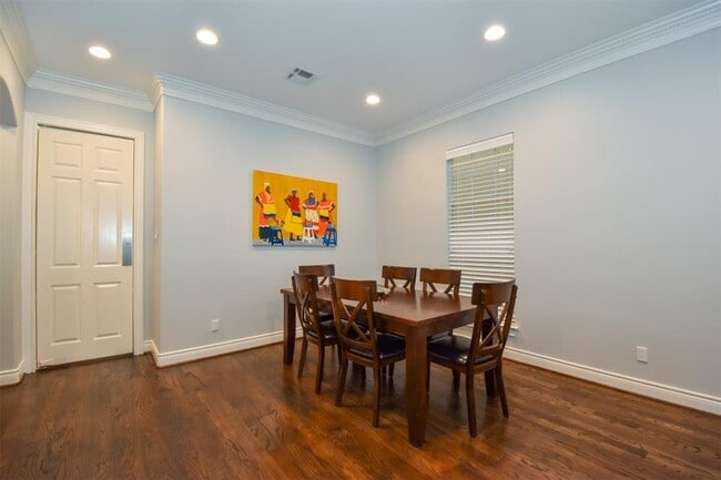 Building Photo - 3226 Pemberton Cir Dr